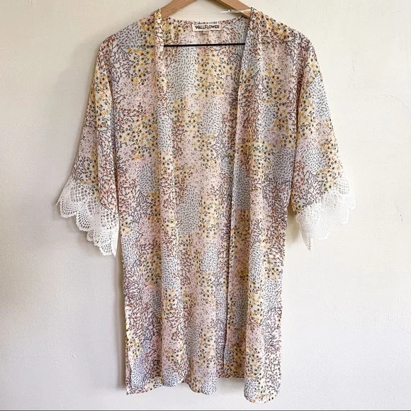 Wallflower floral kimono. - Picture 4 of 11